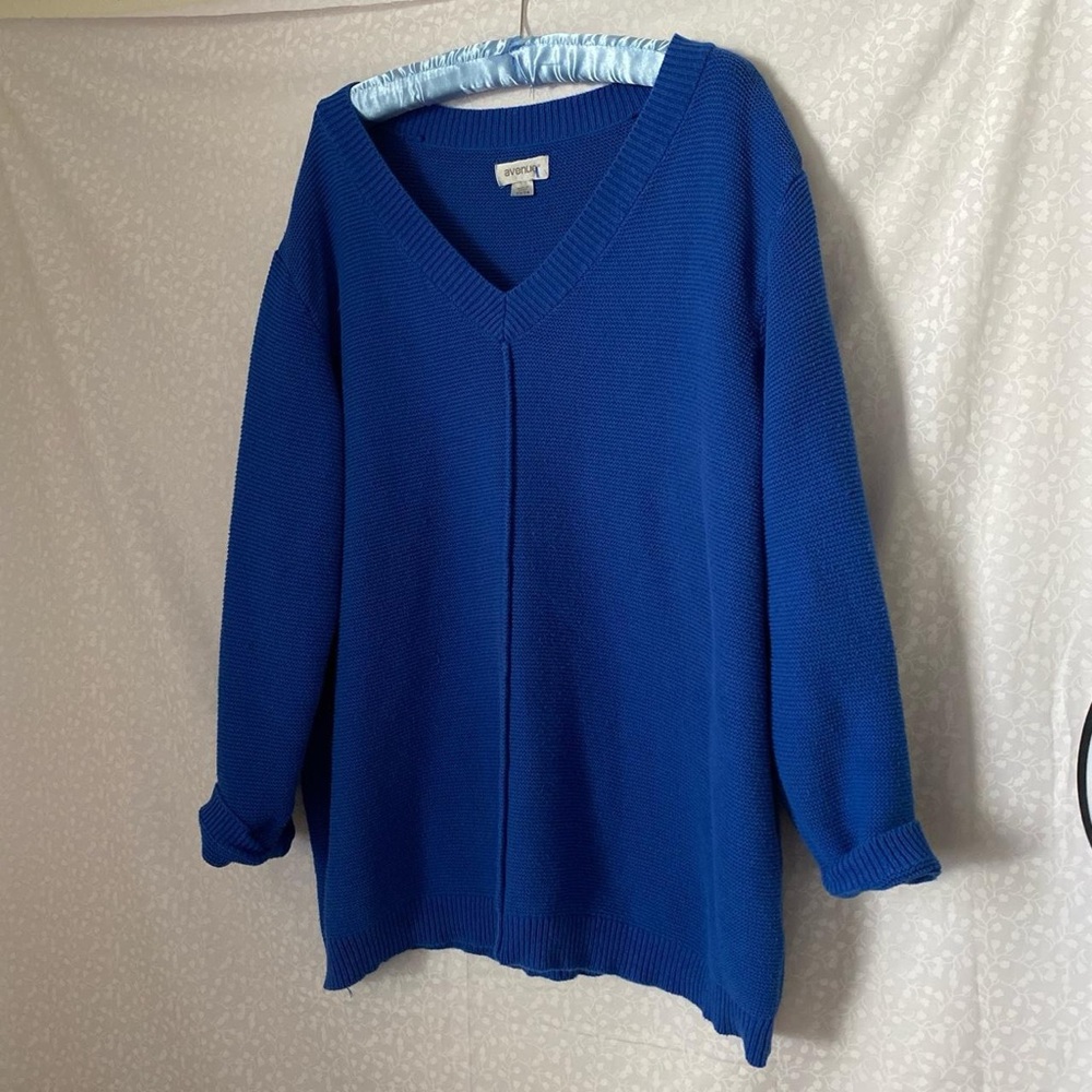 100% cotton v neck sweater from Avenue.